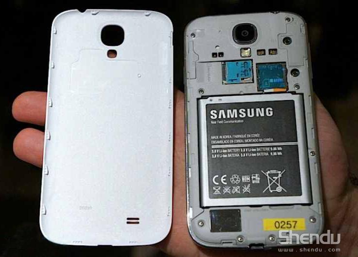 Galaxy S4電池爆出問題 德國(guó)三星免費(fèi)更換電池
